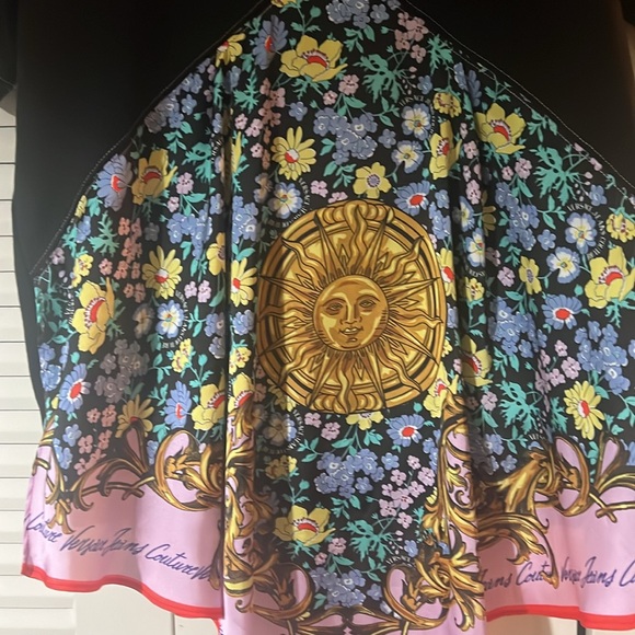 Versace Jeans Couture sunflower garland black/multicolor t-shirt - Picture 3 of 5